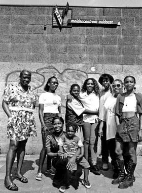 de-meidenclub-van-Elfriede-Sinester-2