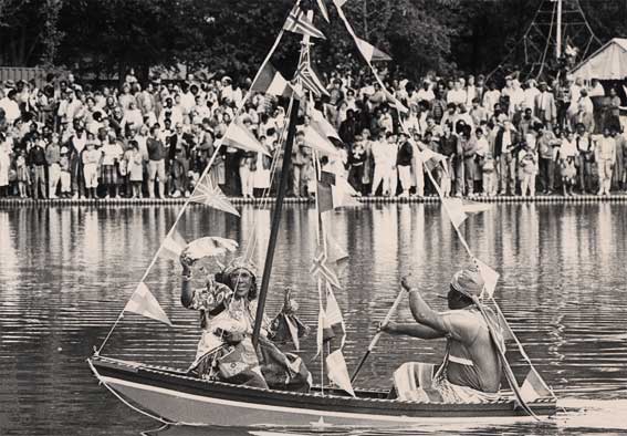 inzegening-colakreek-bij-onthulling-Moeder-Aarde-2