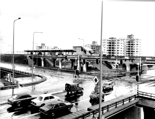 Station-Ganzenhoef.-Toegang-onder-wegviaduct-14-april-1977-500